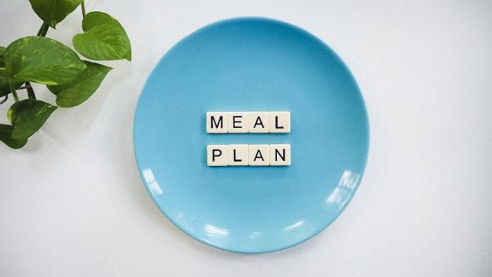 Teller mit den Worten "Meal Plan"